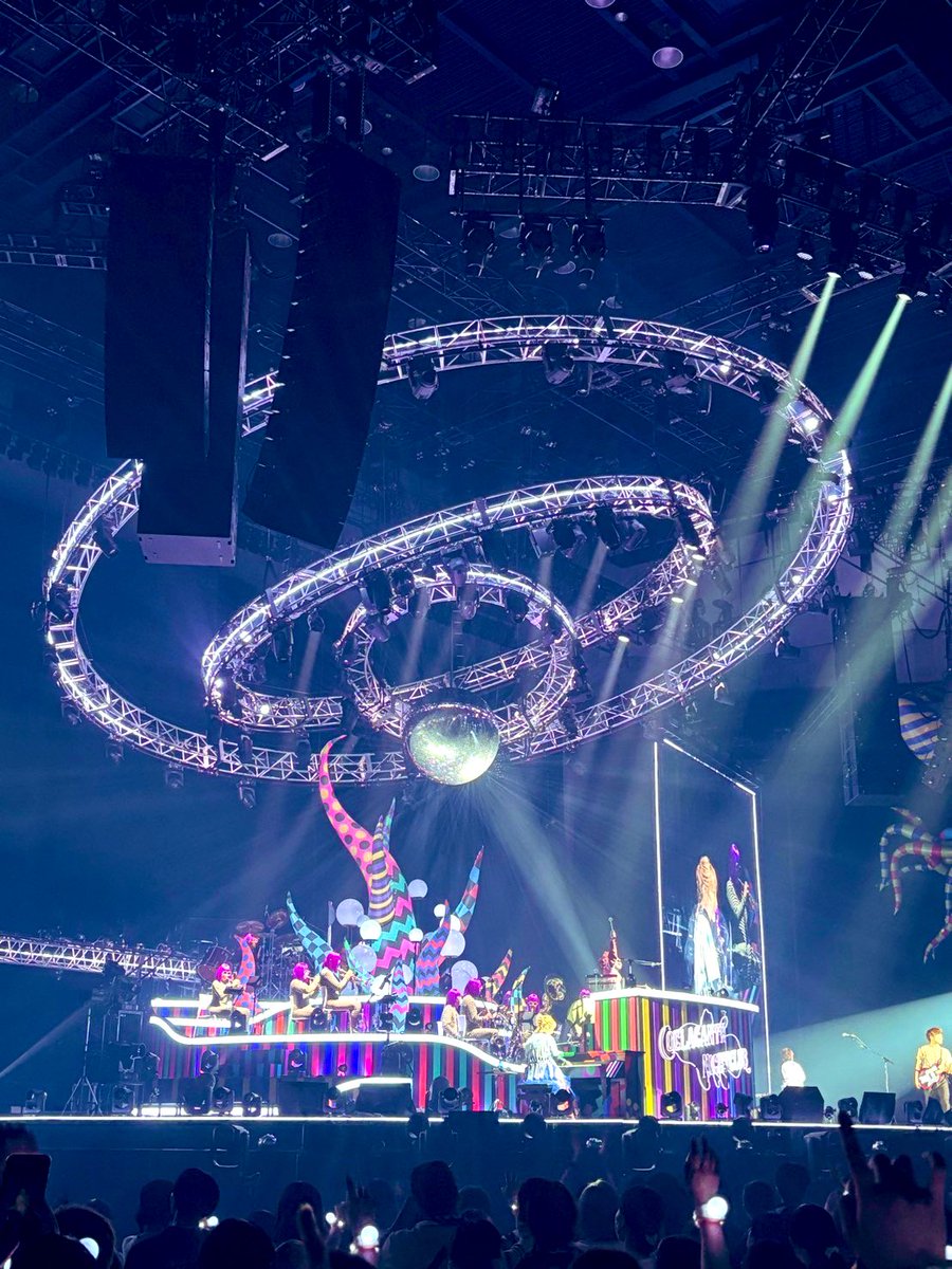 takediary125's tweet photo. 一緒に歌って跳ねてセトリも良くてめちゃくちゃ楽しかった やっぱりDragon Night は最高だ
#セカオワ #深海 #完走 #sekainoowari #徳島 #アスティとくしま https://t.co/JluxU4Y4yi
