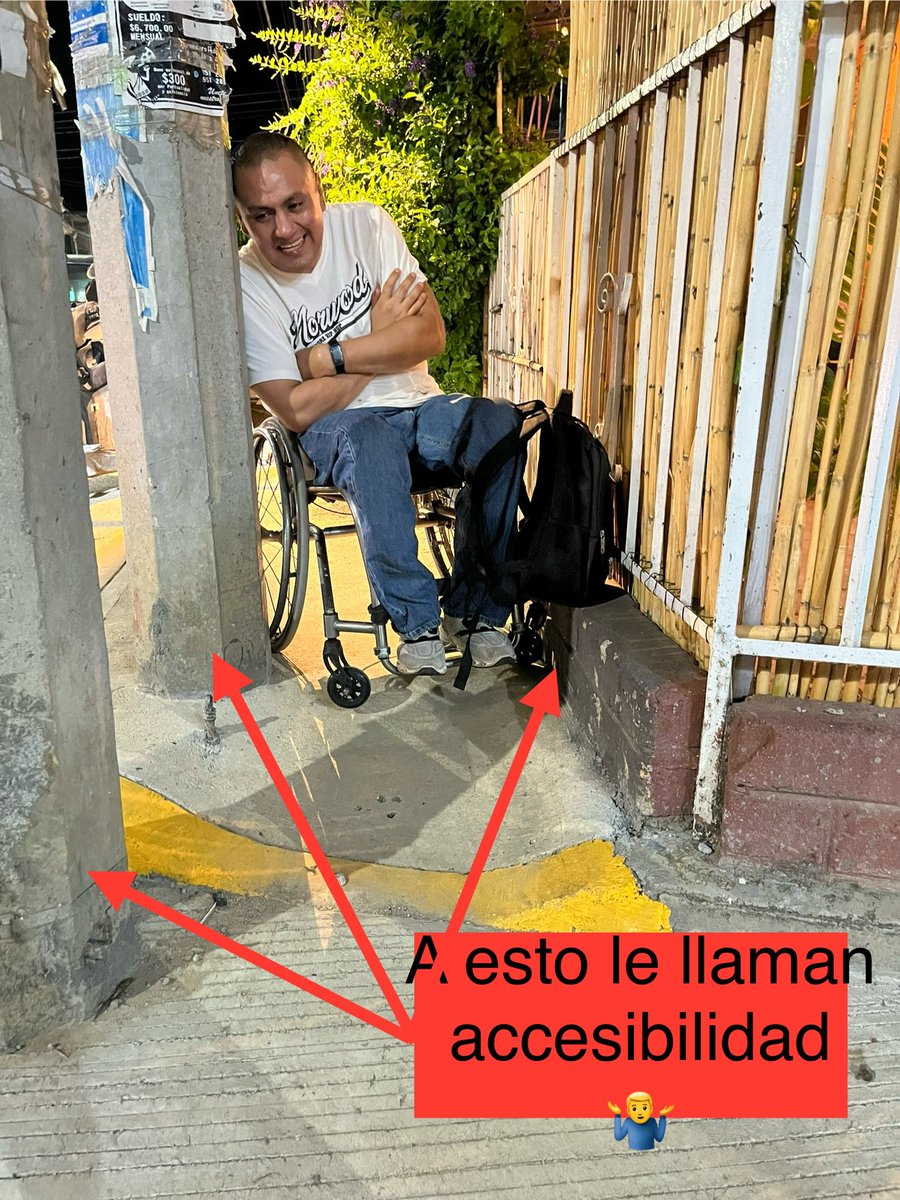 ⚠️ Sección: 
CIUDADES ACCESIBLES 🤦‍♂️🤦‍♂️🤦‍♂️

Poste en la banqueta, rampas pequeñas, no cabe la silla de ruedas y poste también en la calle.  🤷‍♂️🤷‍♂️🤷‍♂️