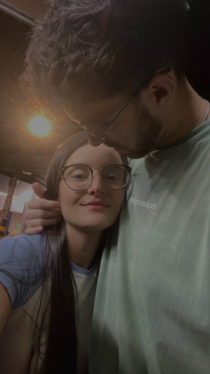 ttcorreae's tweet photo. eu quando acho o amor da minha vida 🫶🏻🤎🙌🏻 @nogueira_gusta https://t.co/kbCGKcVVln