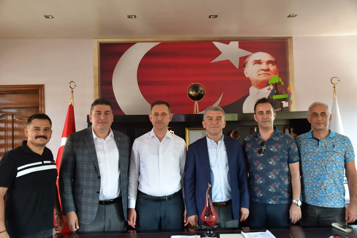 cyaylabel's tweet photo. Hürriyetçi Eğitim Sendikası Genel Başkanı Sayın Levent Kuruoğlu ve beraberindeki heyet Belediye Başkanımız Sayın Mehmet Fatih Sofu'yu makamında ziyarette bulundular.
Nazik ziyaretleri ve kıymetli hediyeleri için teşekkür ederiz. https://t.co/xZbWkyEw1T