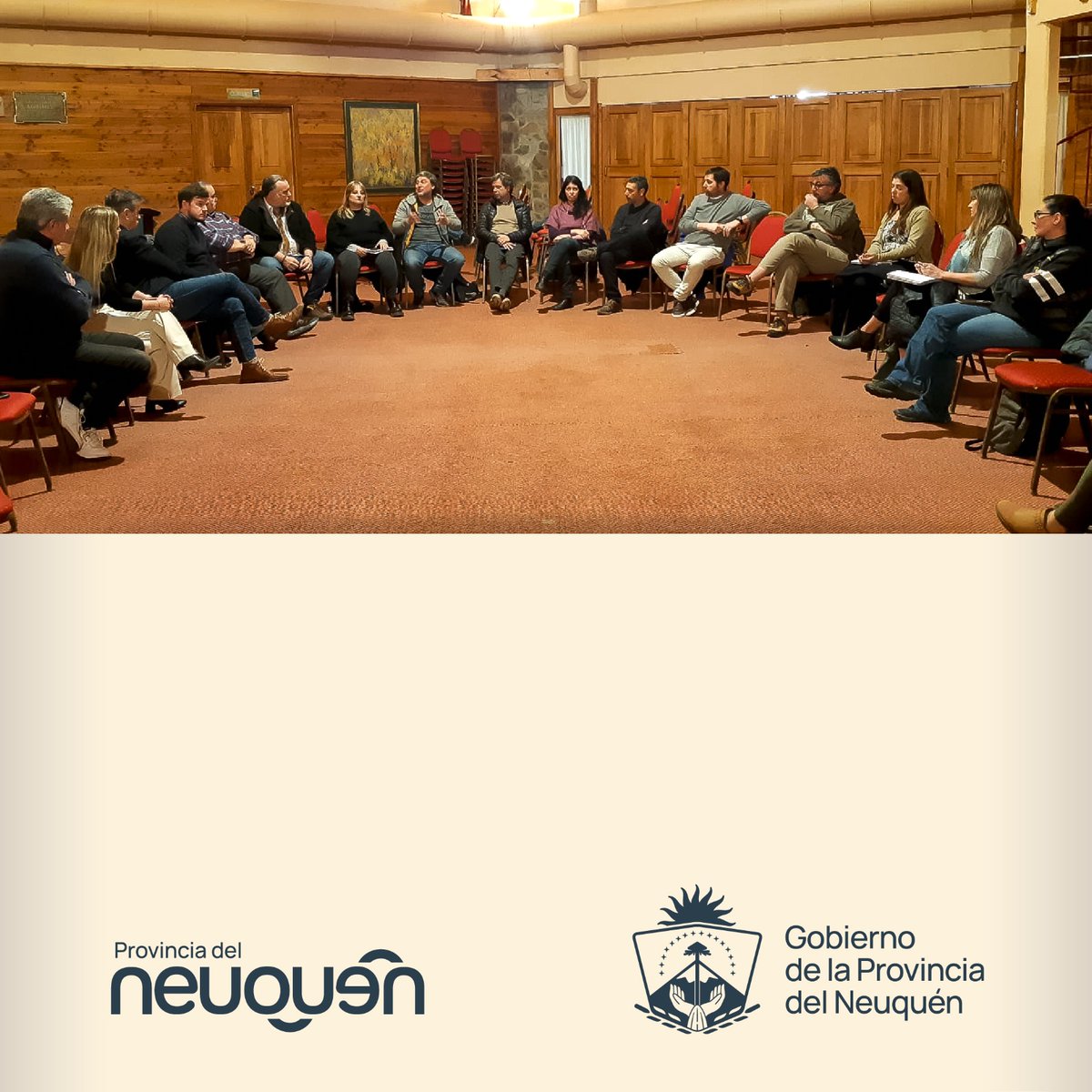 Mingobiernonqn's tweet photo. Con reuniones en #VillaLaAngostura y #SanMartínDelosAndes avanza la agenda con municipios, concejales, sectores inmobiliario, turístico, gastronómico, inquilinos, para impulsar el #MonitorDeAlquileres que busca ordenar y transparentar el mercado. 
➡️ https://t.co/w8wDUW4Se8 https://t.co/635OKpa6op