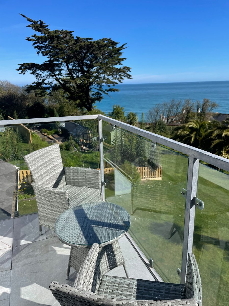 Last few weeks now available in Cornwall with a reduction! Kevran , one bed apartment with sea view, balcony, garden and parking. New bathroom with rainfall shower. 4 minutes walk from Carbis Bay beach and 20 minute stroll or 3 minute train to St Ives.onlystives.co.uk/kevran-holiday…
