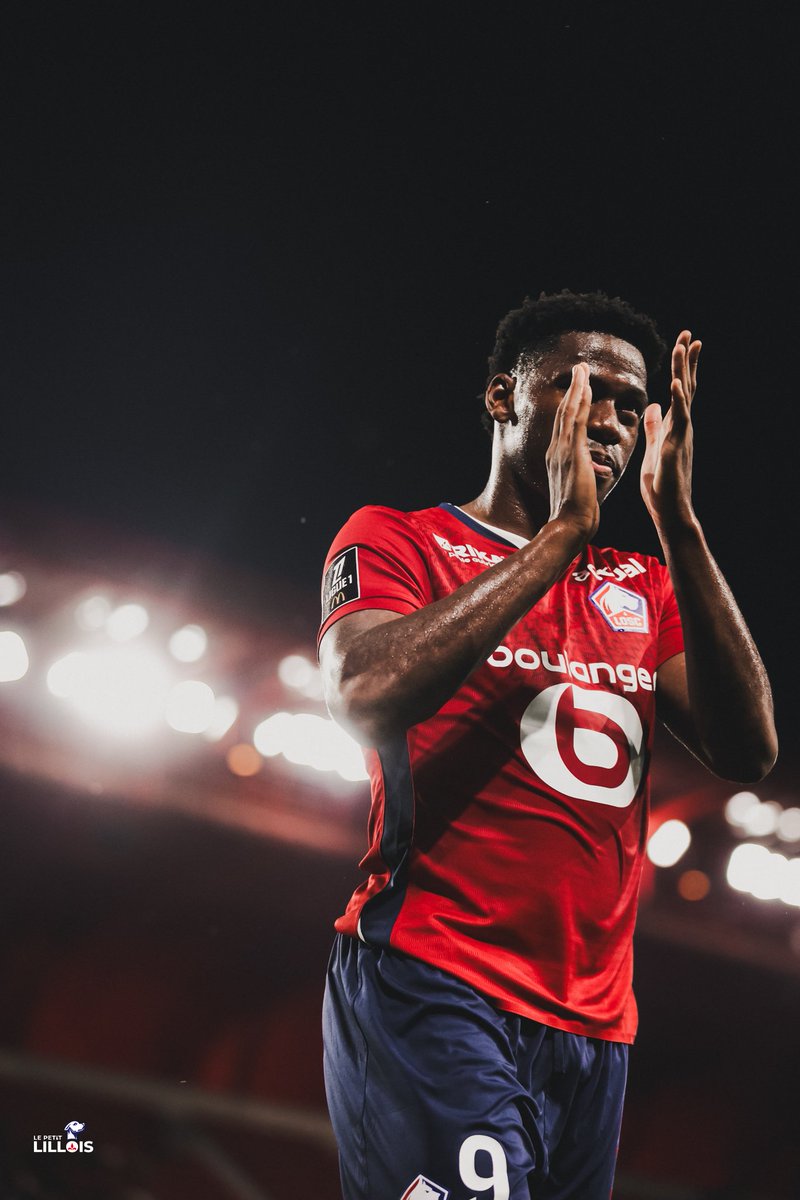 LePetitLillois's tweet photo. Jonathan David après #FSKLOSC 🎙️

« C'est un objectif pour moi de jouer la C1 au LOSC. C'est la plus belle compétition de club que l'on peut jouer. Je l'ai déjà fait une fois et j'aimerais pouvoir la revivre. Cela fait 4 ans que je suis ici, bien sûr que Lille c'est mon club. » https://t.co/Z4axFTYrWx