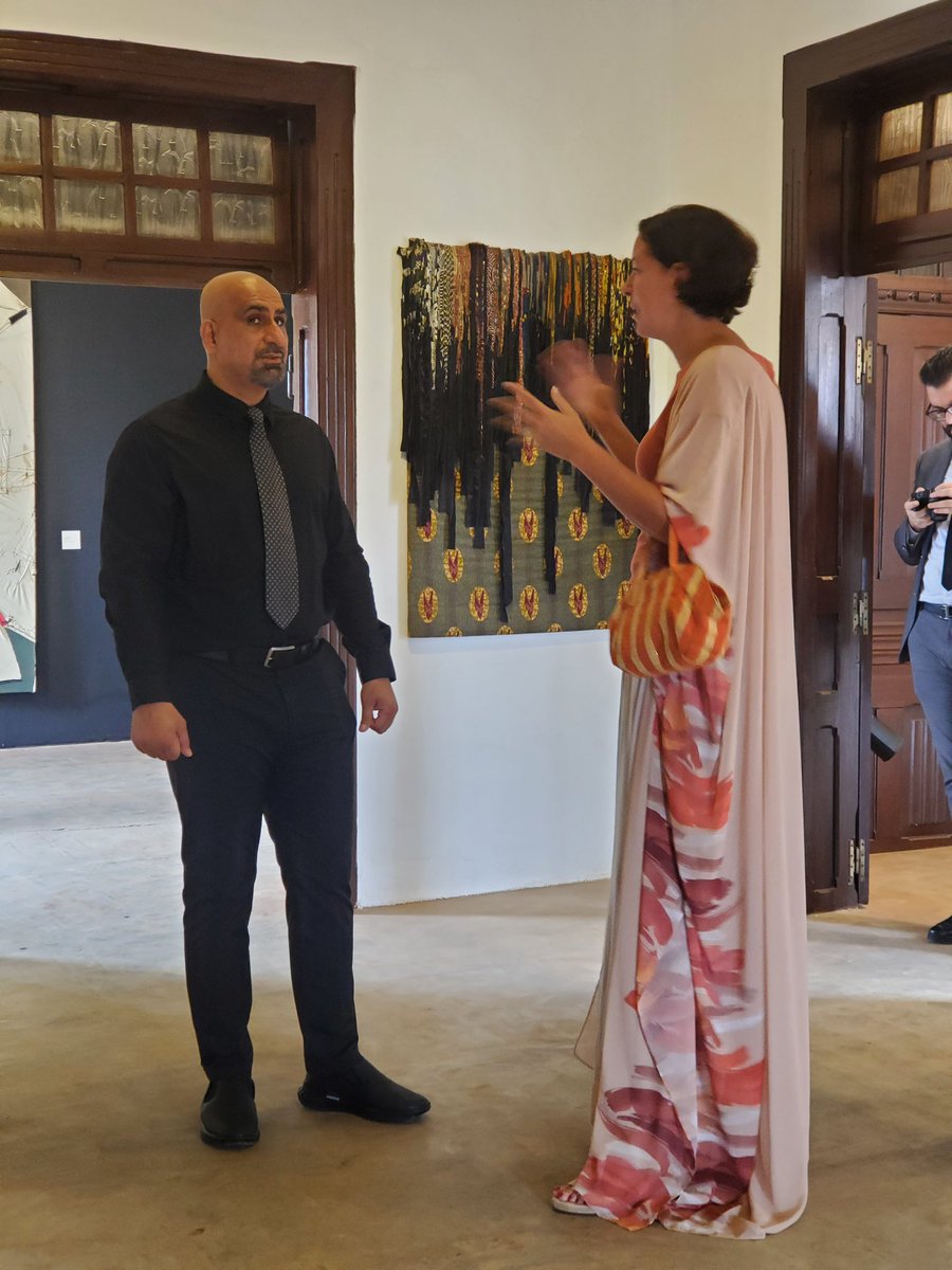 Heureuse d’avoir reçu Son Excellence Mohamed Alkaabi, Ambassadeur des Émirats Arabes Unis, à la <a href="/FondationZinsou/">Fondation Zinsou</a> pour lui faire découvrir l’exposition Archives du Présent. 
Si vous ne l’avez pas vue, il ne reste plus que quelques jours ! 
#team229 #wasexo