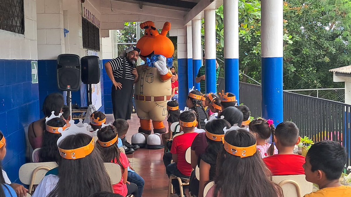¡Los Electroguardianes llegaron hasta el Centro Escolar Caserío Cocobano, en el distrito de San Rafael Cedros, Cuscatlan!

En esta mañana lúdica se brindaron importantes consejos a niños y niñas para hacer un uso consciente de la energía eléctrica en casa y en la comunidad. La