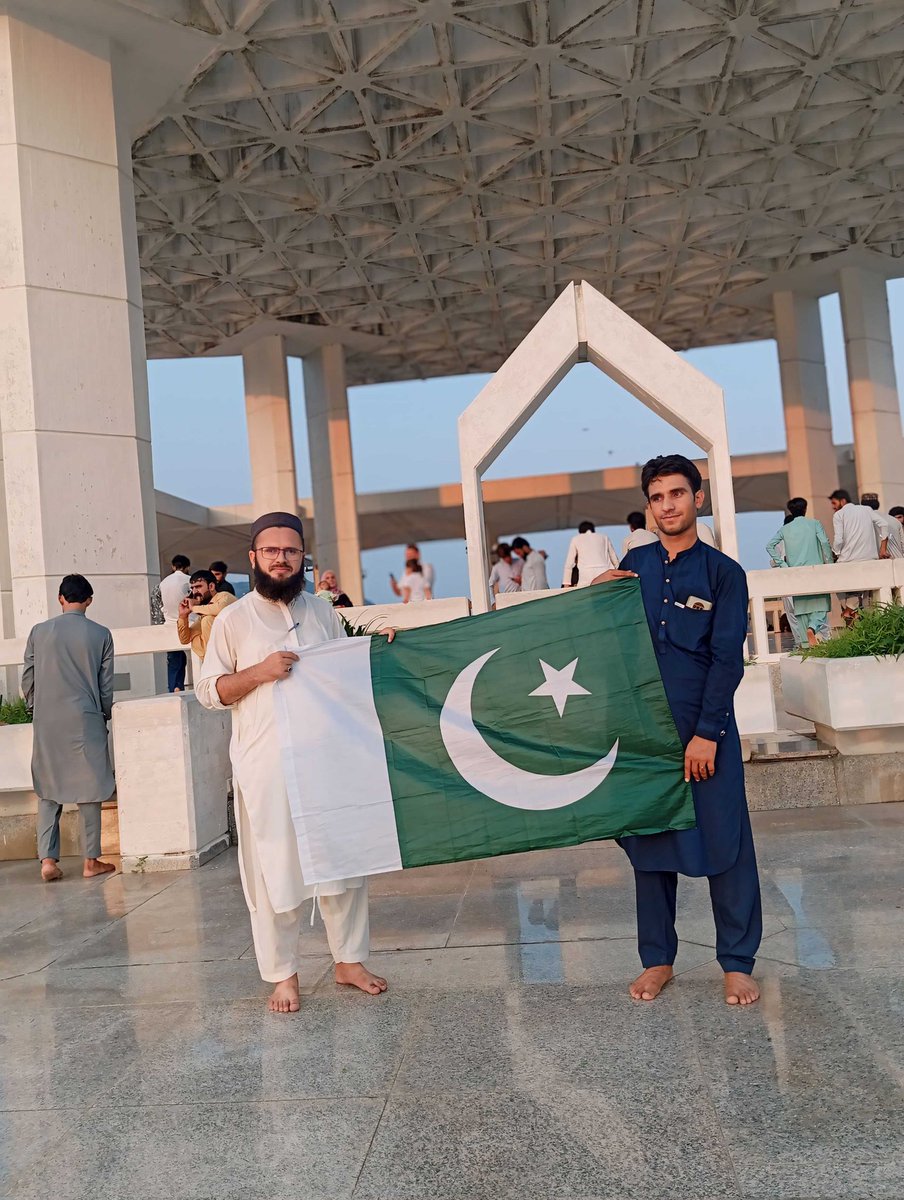 نقش ہے جو دل پہ وہ تحریر پاکستان ہے
   جزبہ الفت کی ایک تعبیر پاکستان ہے :
14اگست تمام اہلِ وطن کو مبارک ہو
 
اپنے بھائی Attaullah Paro  کے ساتھ فیصل مسجد اسلام آباد میں

#PakistanZindabad 
#Pakistan  #14august2024