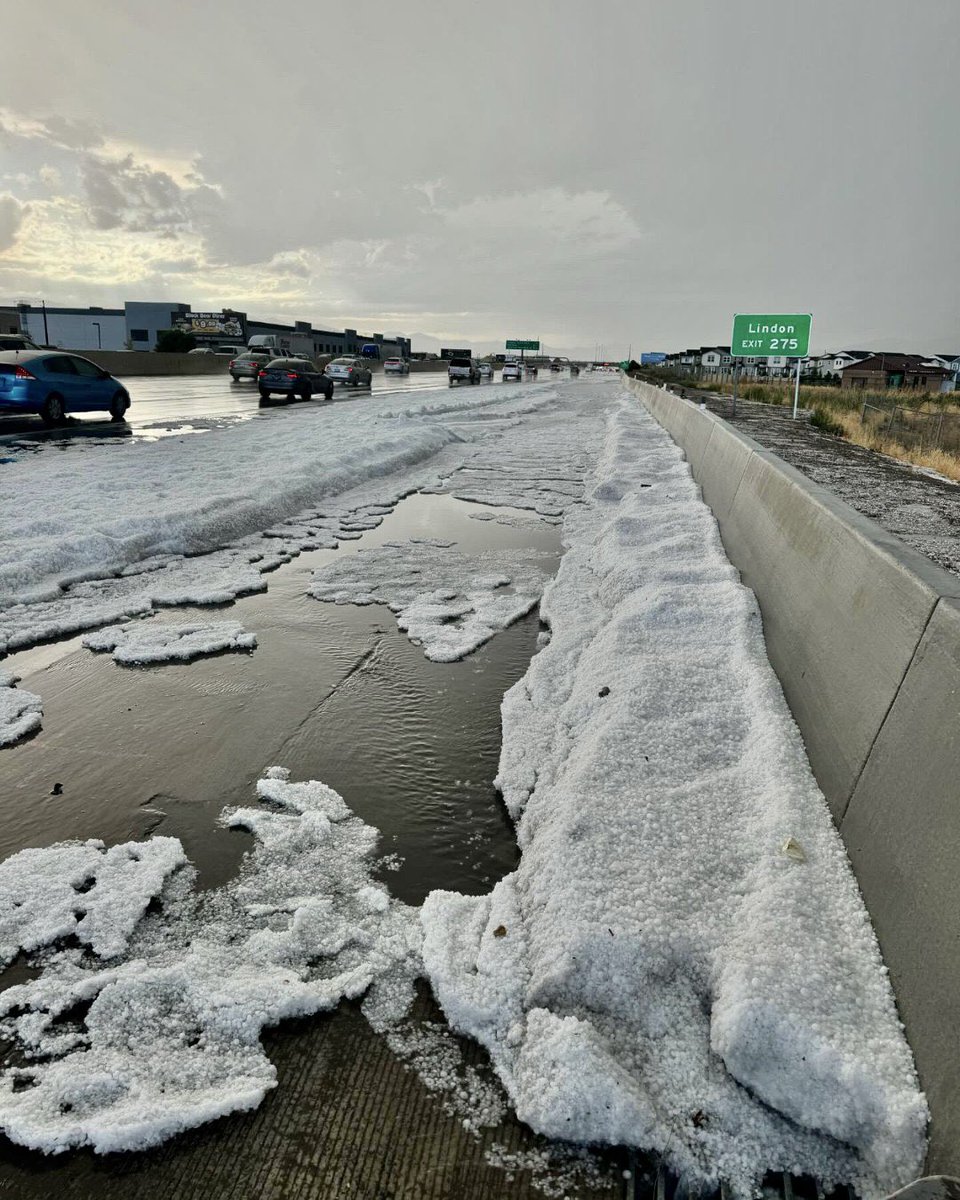 UtahDOT's tweet photo. Just when you thought snowplow season was over, Mother Nature decided to hail a little surprise. 🌨️ https://t.co/bIvDvHWczp