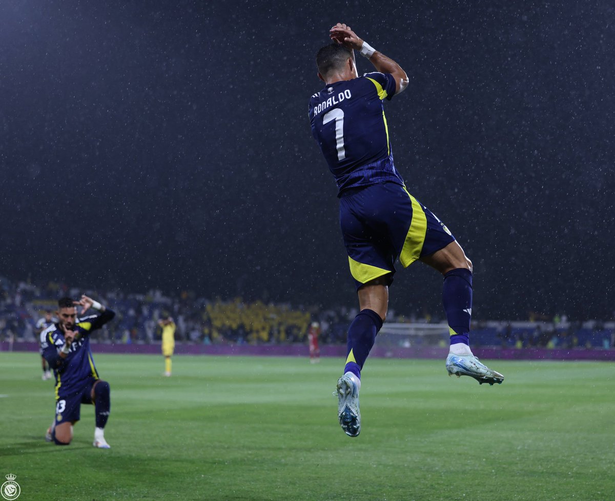 أسامة • tweet media