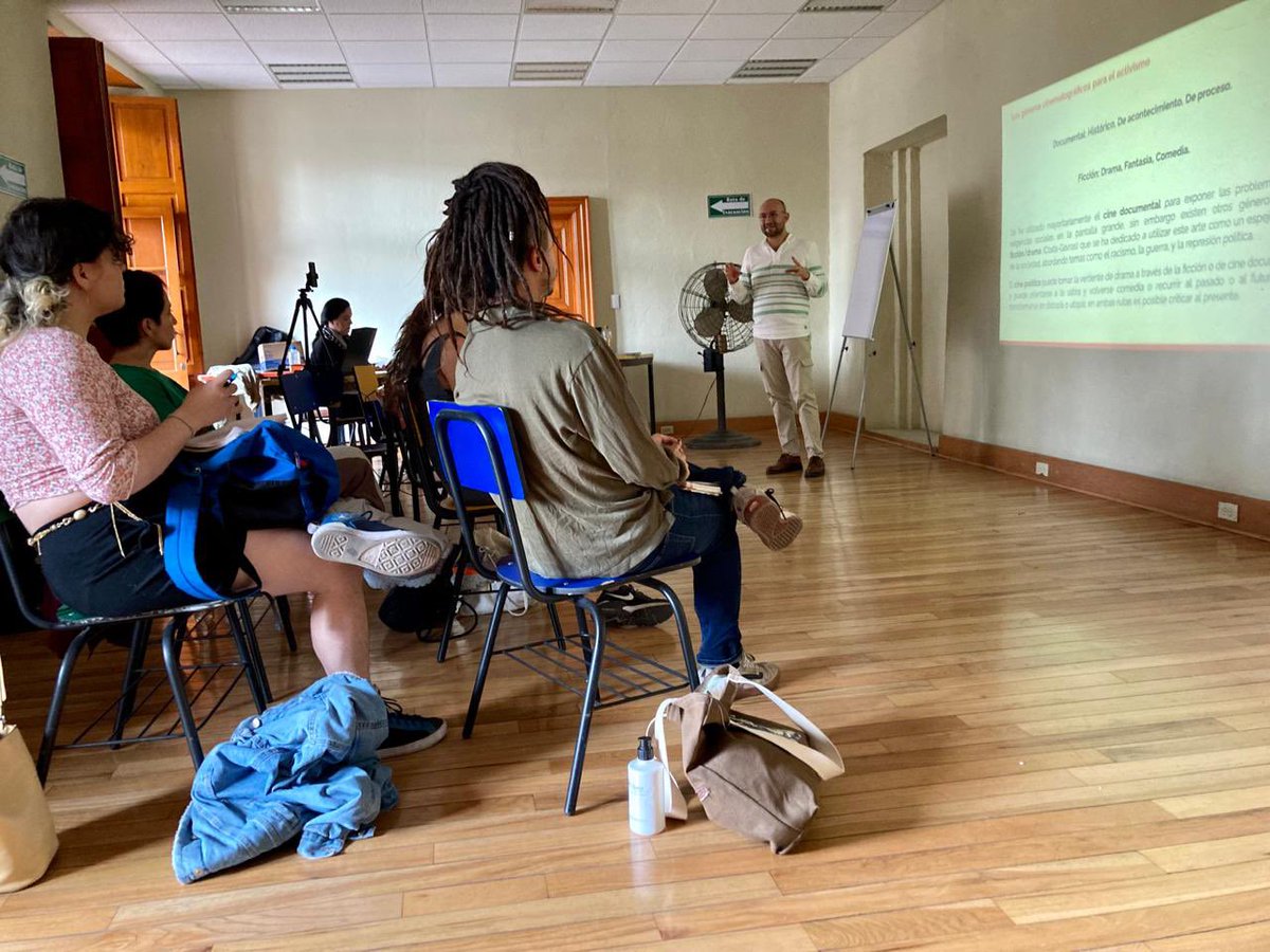 Hoy regresé a una de mis pasiones: el cine. 🎥

Desde mi formación como cineasta, tuve la oportunidad de dar la clase: “Cine como detonador de activismo”, como parte del taller organizado por <a href="/c_traffico/">Tráffico</a>. 

Agradezco la invitación a este espacio de diálogo y encuentro entre