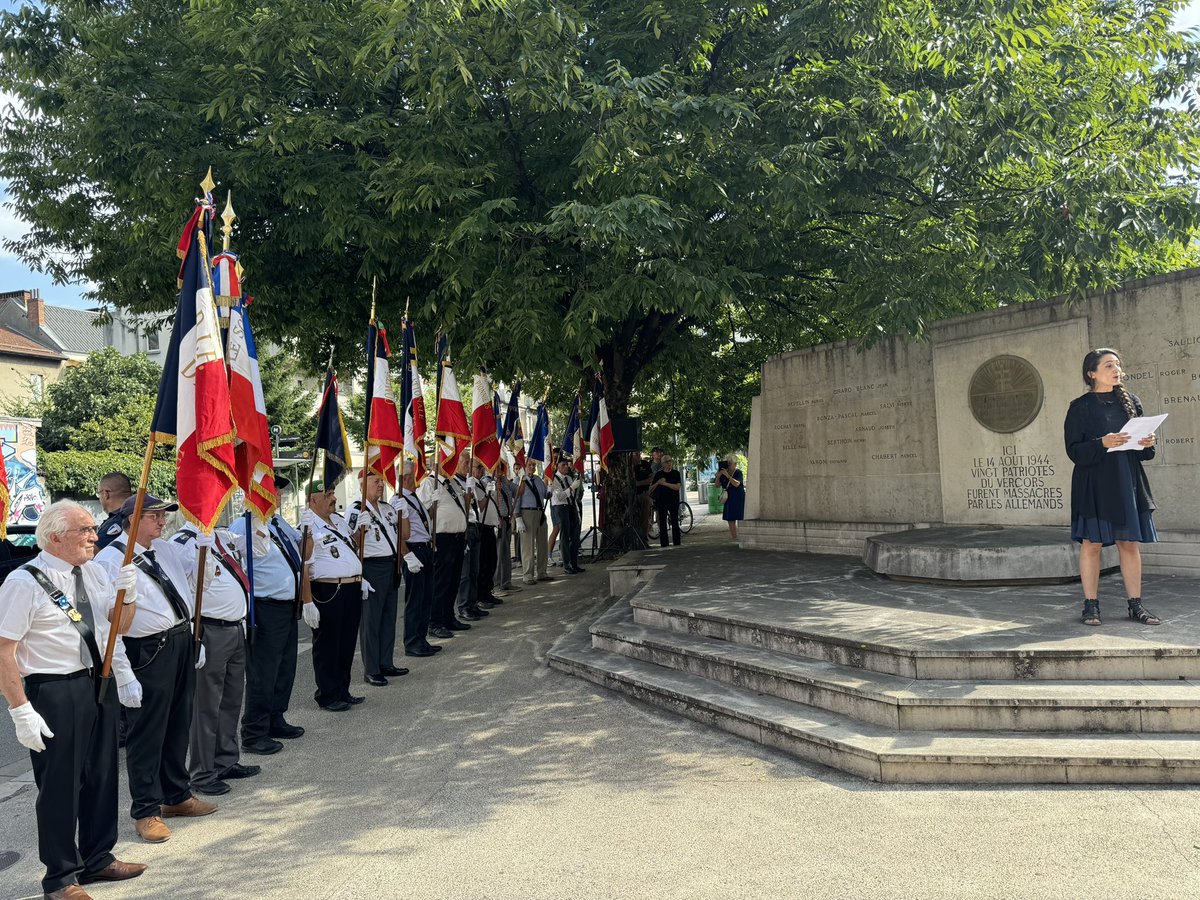GuillaumGontard's tweet photo. Commémoration émouvante Square des Fusillés #Grenoble #Autrans #Meaudre #VillarddeLans
Il y a 80 ans, le 14 aout, qqs jours avant la libération de Grenoble , 20 jeunes gens résistants du #Vercors étaient fusillés par les Nazis https://t.co/Bnn3a9y2BO
