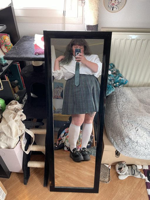 Bient&ocirc;t la rentr&eacute;e 👀 Tu me baiserai dans cette tenue ? https://t.co/sonLAb3U2A