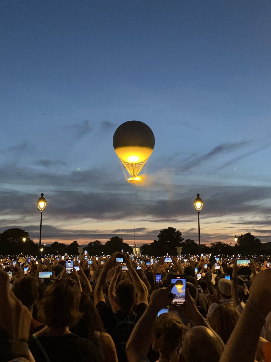 DaveJephson's tweet photo. Spent the last week having a fantastic time at #Paris2024 so here’s the obligatory photo dump thread.

Day 1: arrived in time to see the fan zone at Hotel de Ville, and then off to see the cauldron in front of a fantastic sunset before launch into the night sky https://t.co/YTpUenOTrT