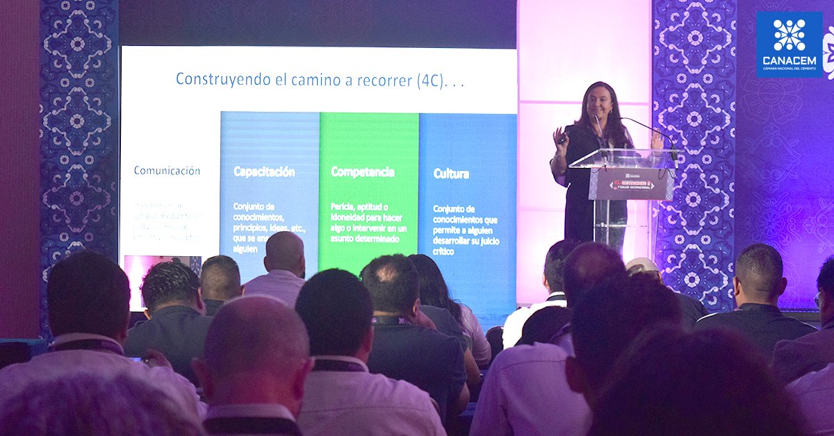 Canacem_Mx's tweet photo. Estos son los momentos clave de las ponencias que los expertos de dos de nuestras afiliadas hicieron sobre las #MejoresPrácticas del sector en materia de #Seguridad y #SaludOcupacional.
#XLICongreso #OrgulloCANACEM #CongresoCANACEM https://t.co/Km4PJjoBHF