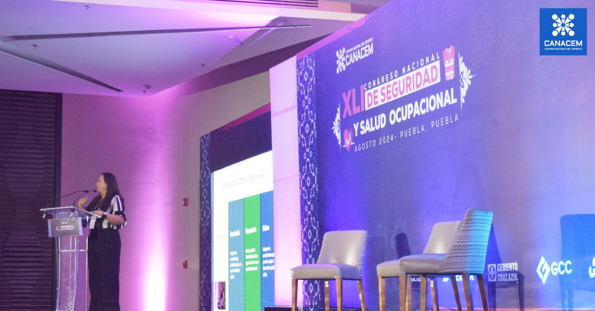 Canacem_Mx's tweet photo. Estos son los momentos clave de las ponencias que los expertos de dos de nuestras afiliadas hicieron sobre las #MejoresPrácticas del sector en materia de #Seguridad y #SaludOcupacional.
#XLICongreso #OrgulloCANACEM #CongresoCANACEM https://t.co/Km4PJjoBHF