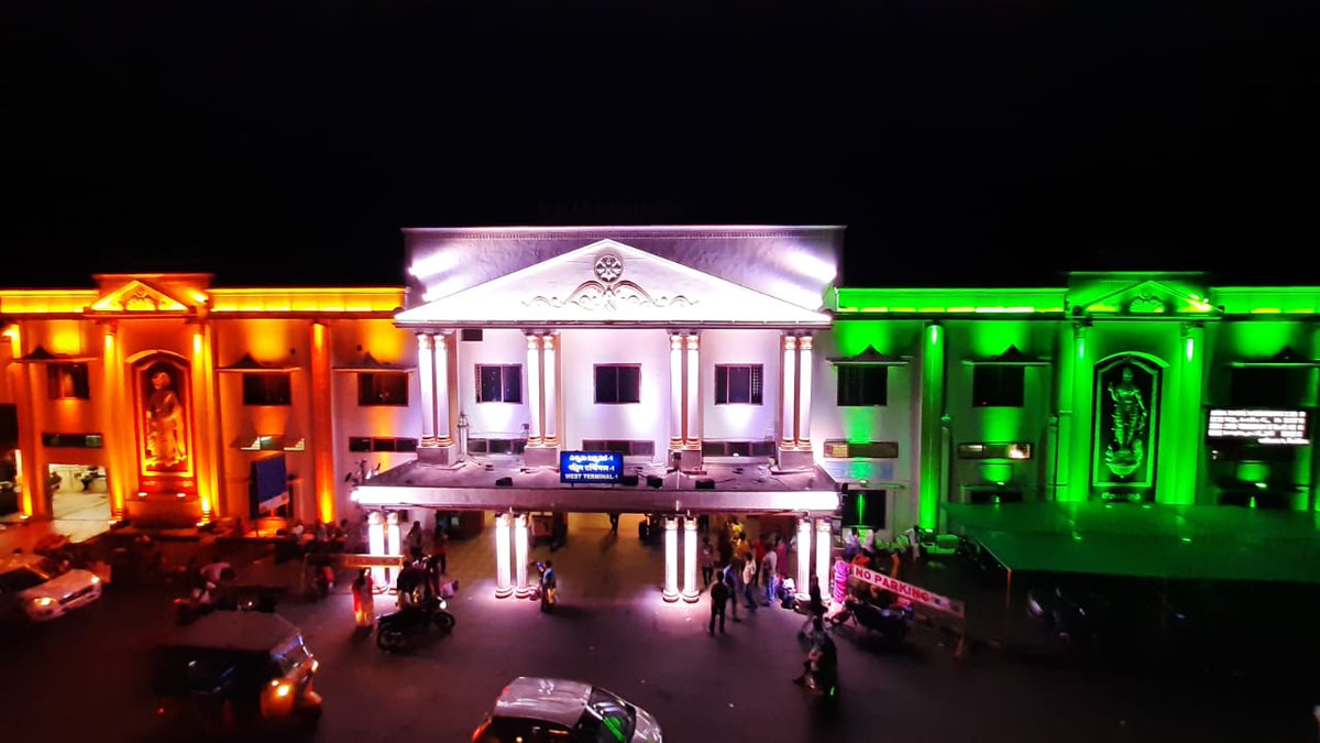 jsuryareddy's tweet image. On the eve of 78th Independence Day the #Hyderabad, #Secunderabad, #Kacheguda, #Vijayawada railway stations are illuminated with tricolors by the @SCRailwayIndia .

#IndependenceDay #Tricolor #78thIndependenceDay