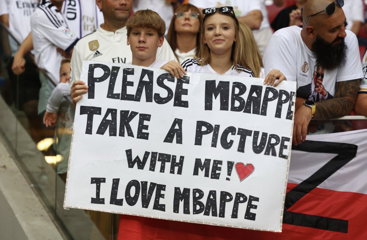 voshans's tweet photo. Voetballiefde… #Warschau
(Foto Getty) #UEFASuperCup #Mbappé
#KylianMbappé #RMAATA #RealMarid https://t.co/zZXEQsTY9e