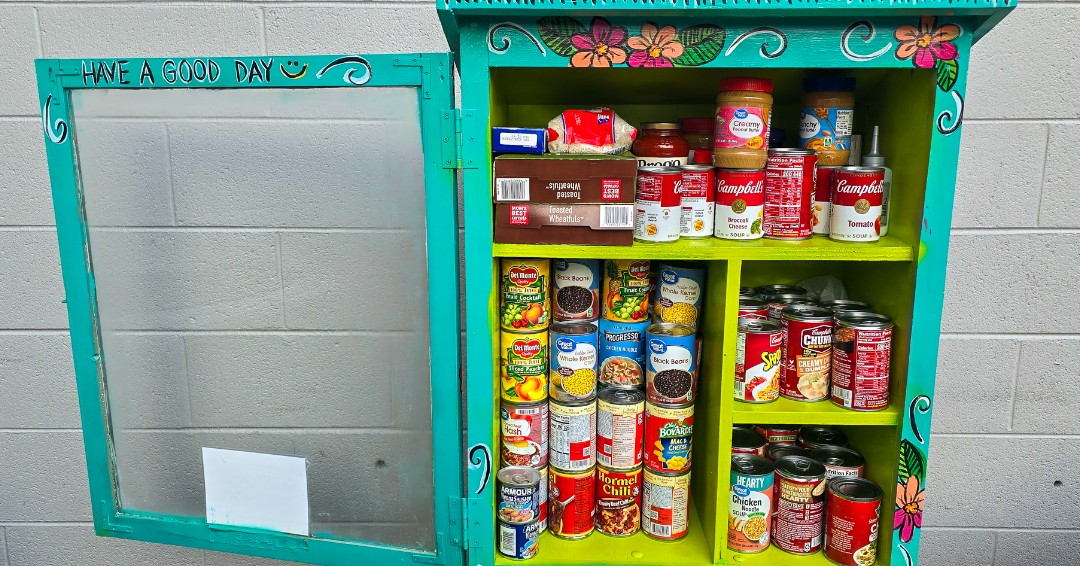 WarriorReunion's tweet photo. Honored to support reuniting the combat veterans of Fox Co. 2nd Battalion, 8th Marines. These warriors, bonded by 3 deployments in Iraq and Afghanistan, gathered in Branson, MO to create new memories and collected 50+ lbs of food for the local community as a service project. https://t.co/62BBof0L9g