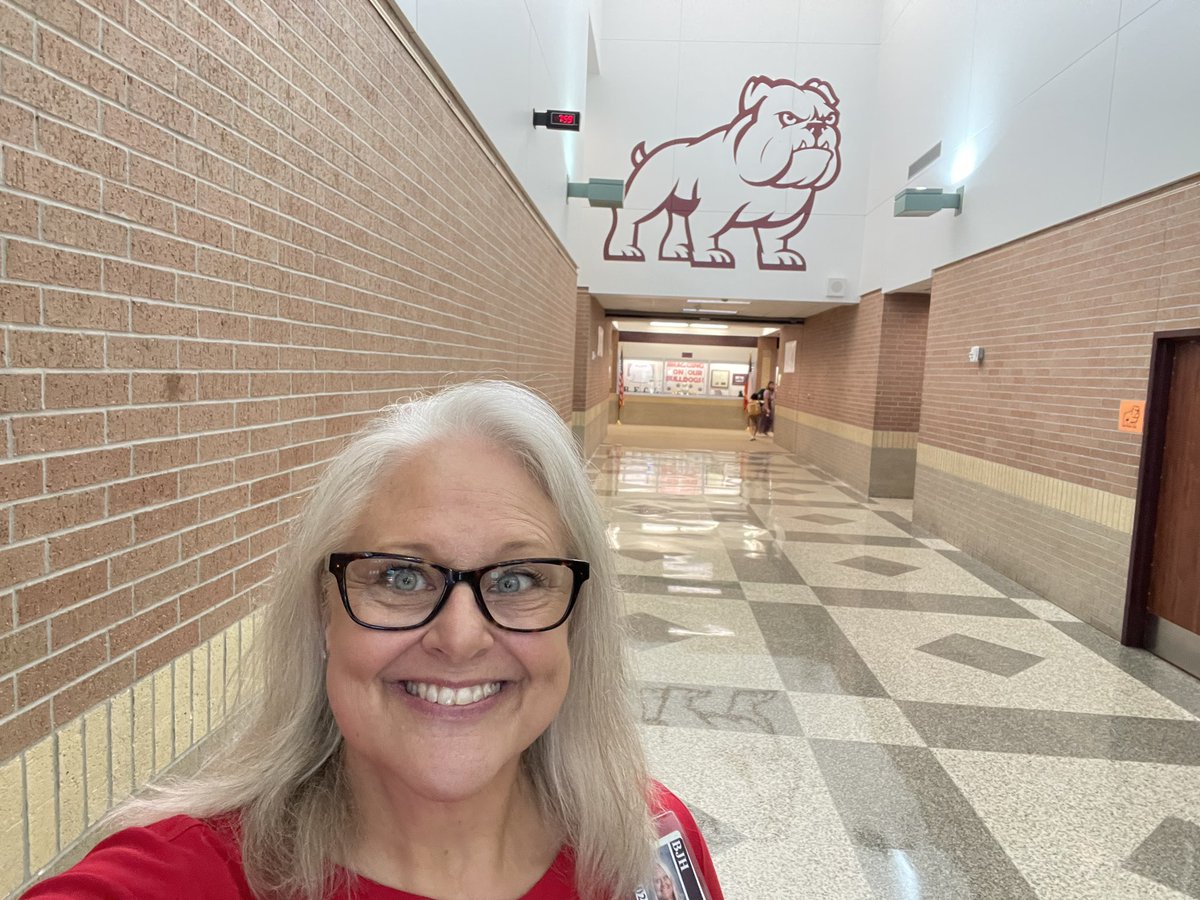 TaylorKratz1's tweet photo. The Kratz family is SO excited for our first day of school! 

Me (MCHS), Ms. Kratz (CE), and Mrs. Kratz (BJH)

#KatyISDFirstDay #RPND https://t.co/z9h7kiROhi