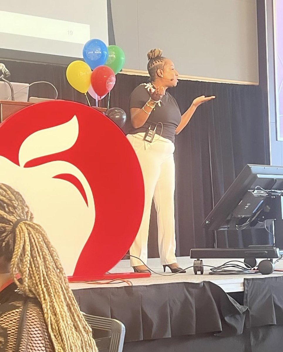 Lacey Robinson tweet media