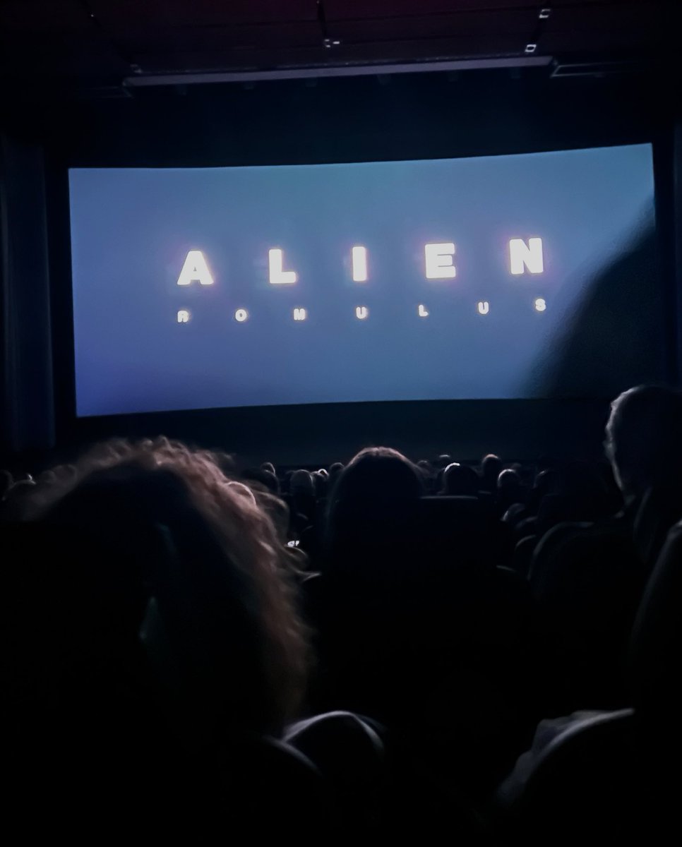 ”Alien: Romulus”. Första akten: 2/5. Tredje akten som, när man trodde det var slut, bara pågick och pågick och växte och tog över en: 5/5.

Det här var en genuin ”Alien”-film. Miljöerna, stämningen. Magnifika praktiska effekter. Slutet!

Den bästa efter 1:an och 2:an (bäst) tbh.