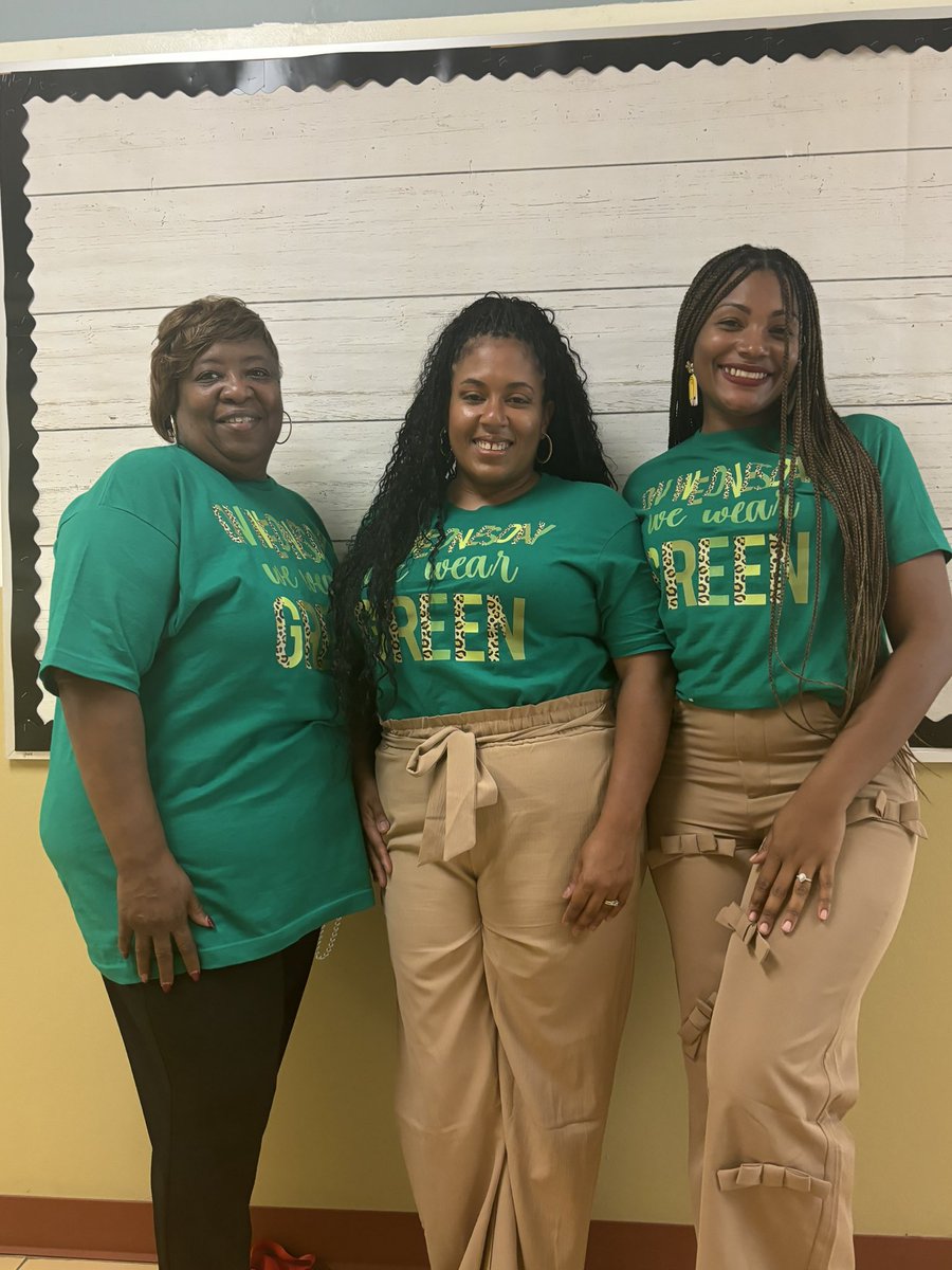 courtneynashell's tweet photo. On Wednesdays we wear Green! First Hey Day!@greenjoteacher @MsVallot @CharlesRDrewES @CrosbyISD https://t.co/u0mGelt1L8