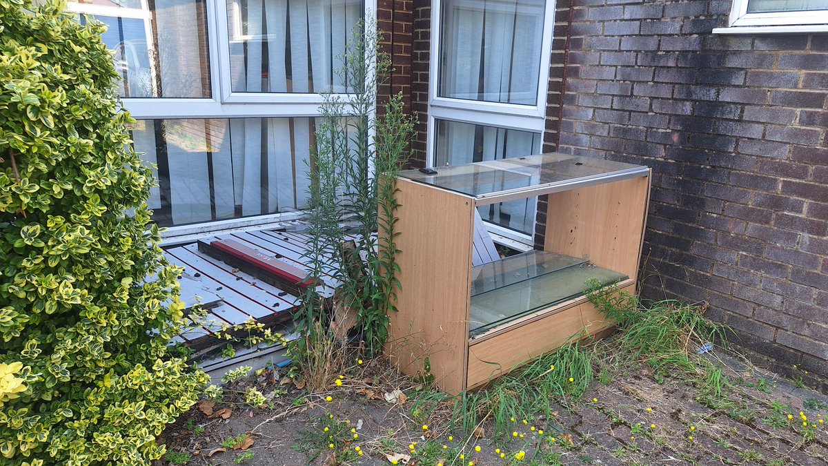 rubbishcom's tweet photo. Rubbish removal in Biggleswade, UK! Michelle's called in https://t.co/Tqrq3Rsgjc to remove attic insulation, furniture, plastics &amp; more. Need rubbish removing from your property? Get a no-obligation quote: https://t.co/g3y8l6e2nL #rubbishremoval #cleanup ♻️ https://t.co/ejN5xAmFZL