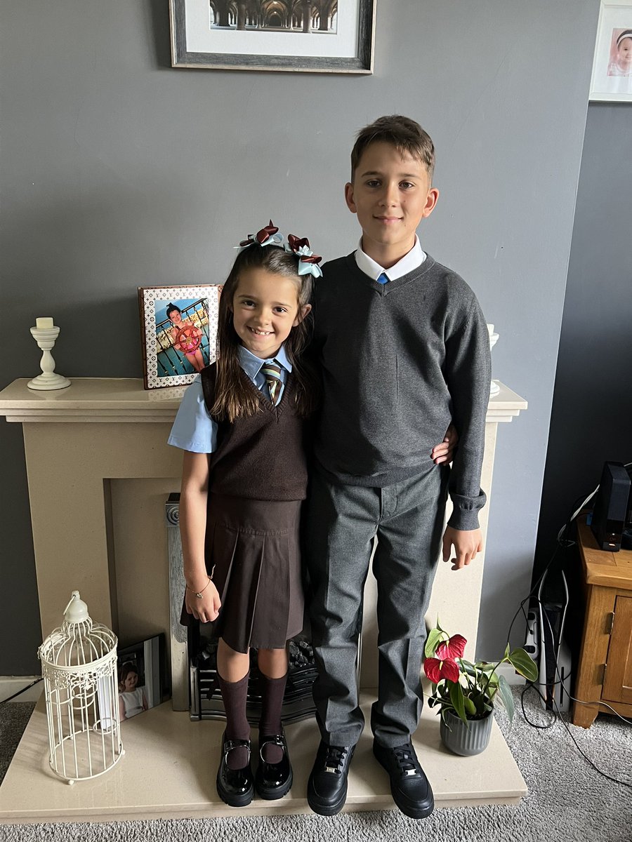 These 2 had a brilliant first day back <a href="/StFillansPS/">St. Fillan’s Primary School, Glasgow</a> and <a href="/HolyroodSec/">Holyrood Secondary</a> ❤️ P4 and S2 already - time flies!