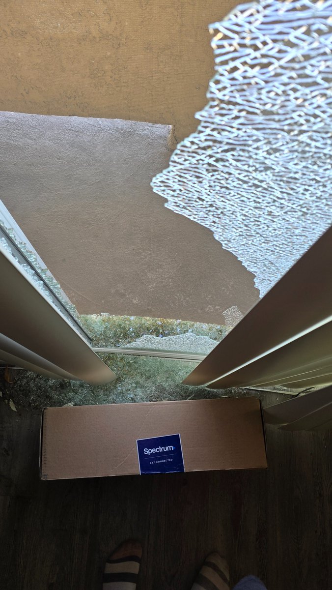 GhaspeyVO's tweet image. Alrighty- due to the shooting which caused a hole in my apartment, glass debris, and a follow up dangerous CO2 leak, loss of ability to use AC, I'm asking for help via (p a.yp al) to help deal with this and improve our situation, especially w all this happening *during a strike*.