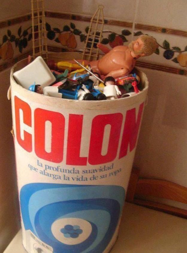 Cuando no había Ikea ni Marie Kondo.
¡¡ Todo al bote de Colón !! 
Con el olorcillo del detergente 😄