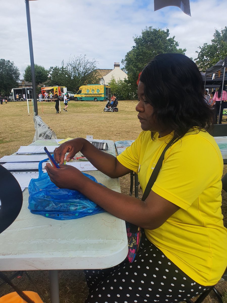Enjoying the day, while volunteering <a href="/AlisonMitchell/">Alison Mitchell</a> <a href="/NewhamLondon/">Newham London 💙</a> <a href="/NewhamVolunteer/">Newham's Volunteers</a>