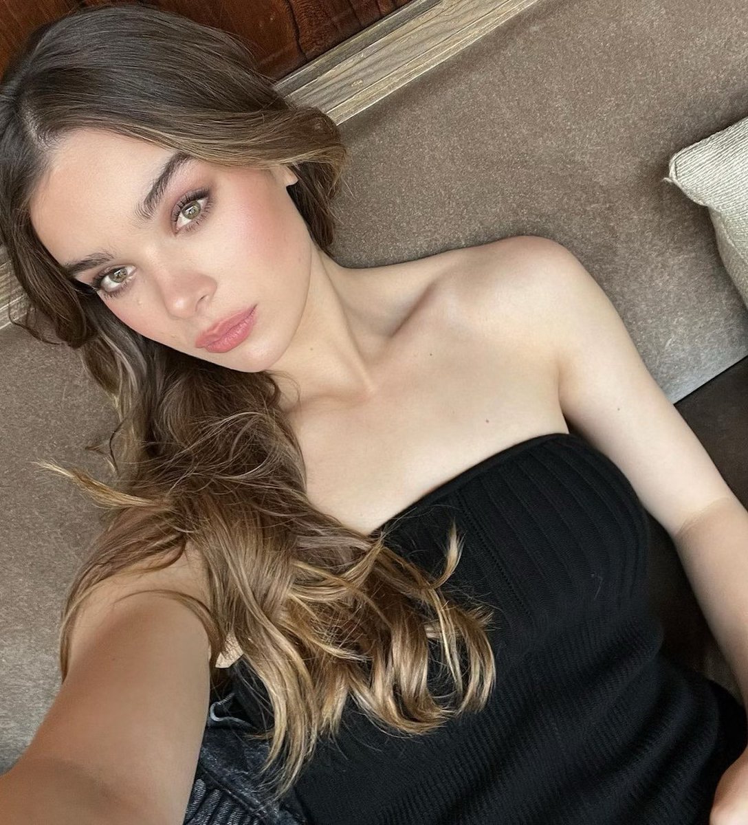 Hailee Steinfeld Brasil tweet media