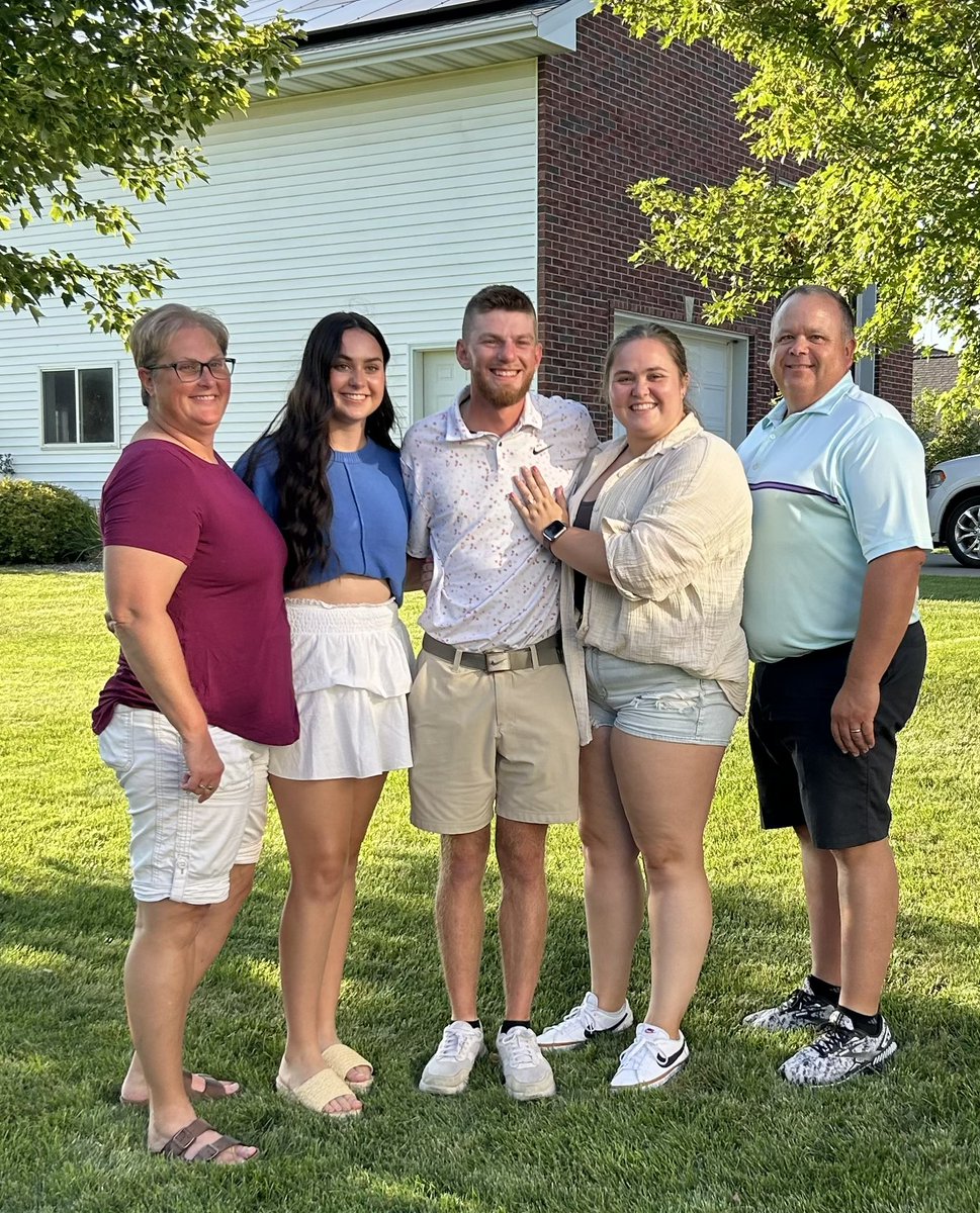 anddddd she finally got the ring! Can’t wait to keep ya around 4ever😘 so happy to be surrounded by family and friends for a special moment in our lives😆