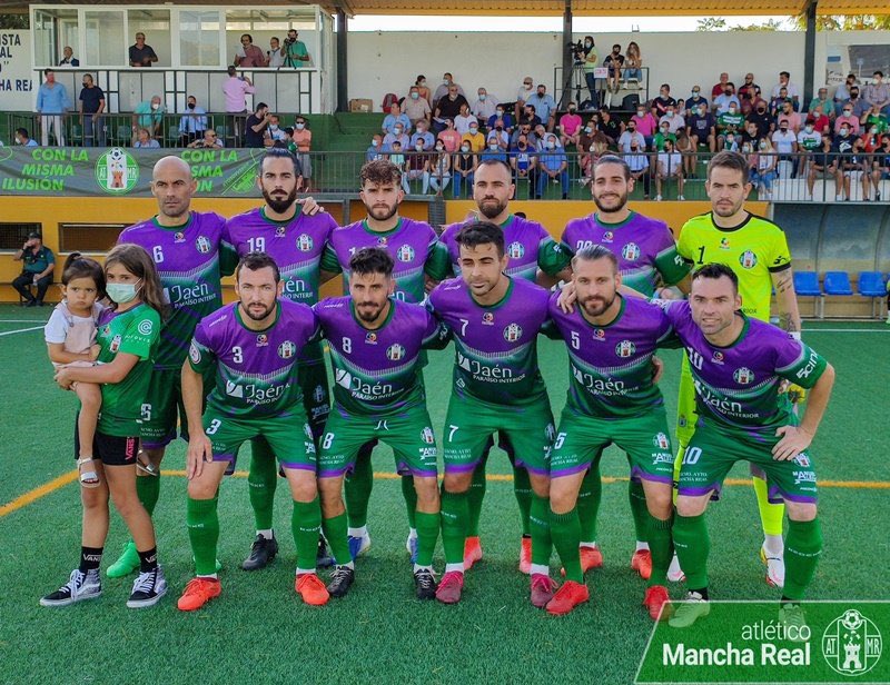 Equipación del <a href="/atmanchareal/">Atlético Mancha Real</a> en uno de sus años en 2RFEF … sin más comentarios. Ánimo <a href="/Linares_Dptvo/">Linares Deportivo 💙⚒</a> .