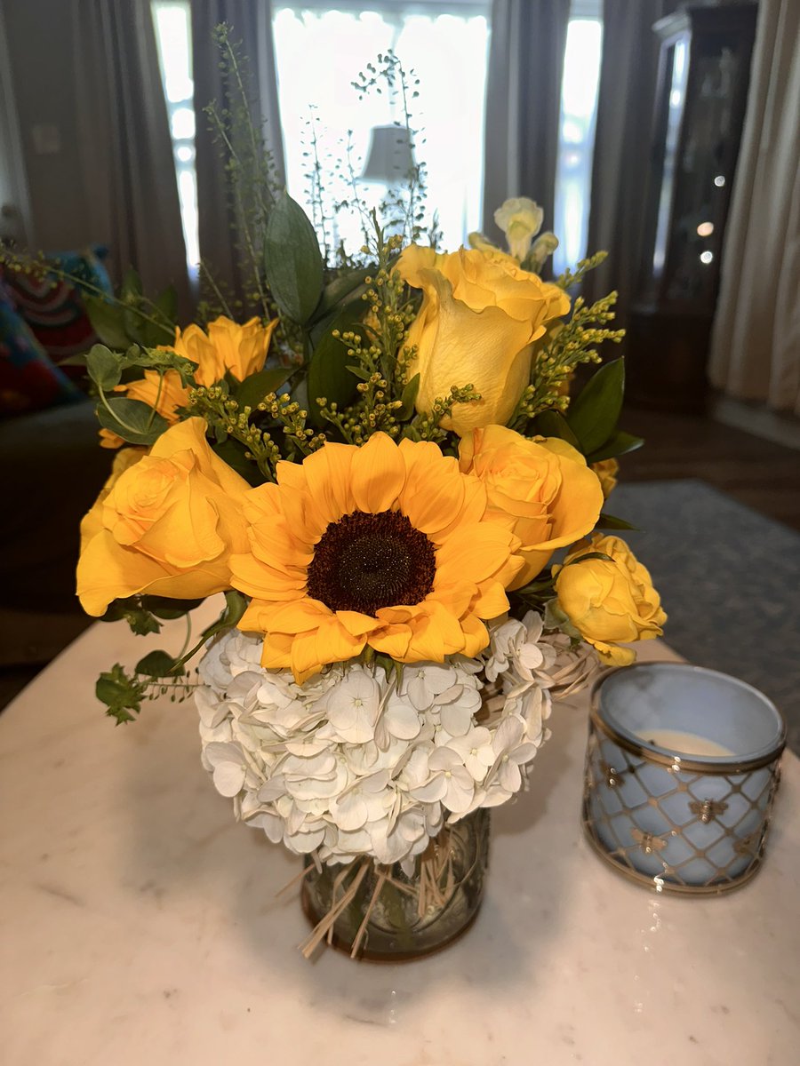 danapaigebaker's tweet photo. #FreshFlowerFriday π» https://t.co/Fq4813QZZh