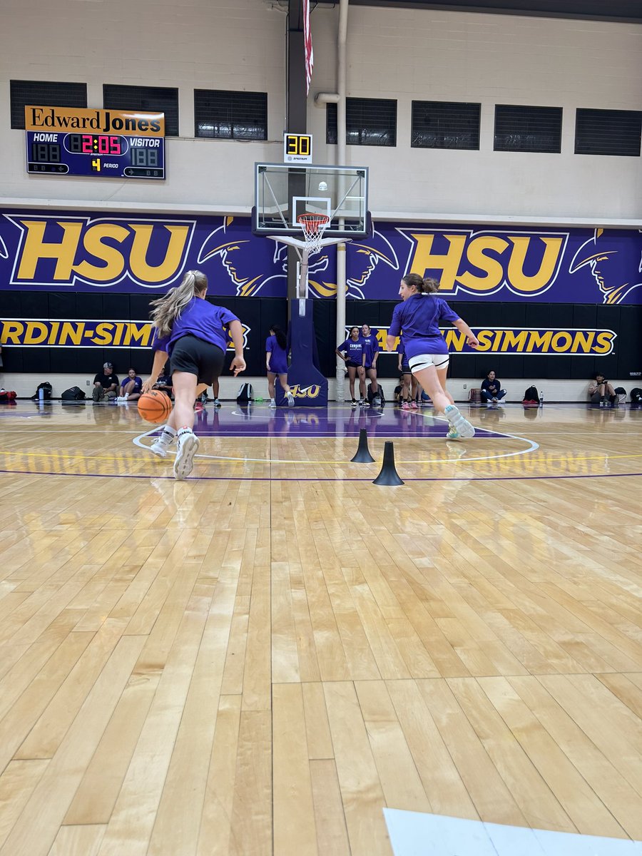 cowgirl_bball's tweet photo. Prospect Camp 🤝 Future Cowgirls 👀 
#GoCowgirls https://t.co/Cqd8apfehs