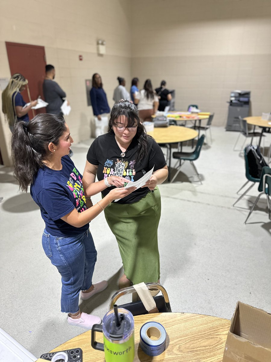 JennGRoach's tweet photo. Friday evenings are fabulous at the Make it, Take it Center with our favorite new teacher friends! #GPISDLearns ๐ธ@Mrs_VDeFriend https://t.co/ilFNqVVARc