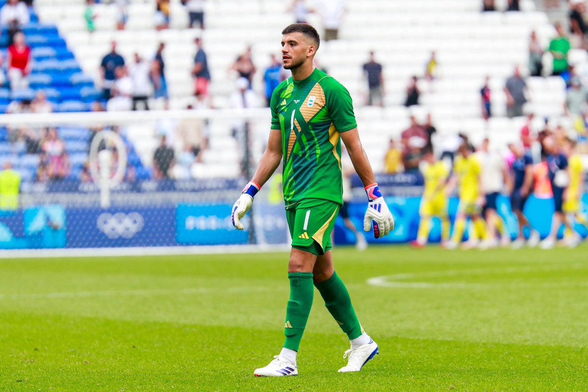 ActuFoot_'s tweet image. 🚨 Gerónimo Rulli réagit à la suite de France 🇫🇷 ⚡️ 🇦🇷 Argentine :

« 𝗣𝗮𝗿𝗳𝗼𝗶𝘀, 𝗶𝗹 𝘆 𝗮 𝗱𝗲𝘀 𝗷𝗼𝘂𝗲𝘂𝗿𝘀 𝗾𝘂𝗶 𝗻𝗲 𝘀𝗮𝘃𝗲𝗻𝘁 𝗽𝗮𝘀 𝗰𝗼𝗺𝗺𝗲𝗻𝘁 𝗳𝗲̂𝘁𝗲𝗿 𝘂𝗻𝗲 𝘃𝗶𝗰𝘁𝗼𝗶𝗿𝗲 !

C'était complètement évitable et ce n'est une jolie image pour personne.…
