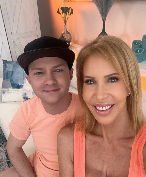 Watch Erica Lauren's leaked NSFW photo on TwXstars