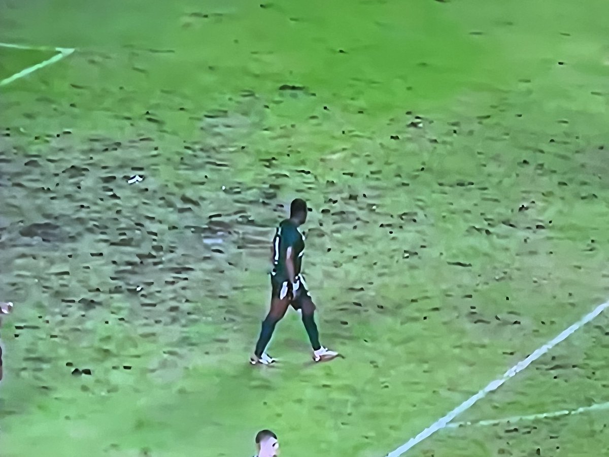 mirafilho's tweet photo. Chove bem na grande Vitória.

Jogo rolando no estádio Kleber Andrade. @PortoVitoriaEC e @desportiva1963 duelam pela #CopaES. 

Gramado castigado. @FortalezaEC e @Cruzeiro jogarão aqui segunda feira. https://t.co/9H6BkLOYj3