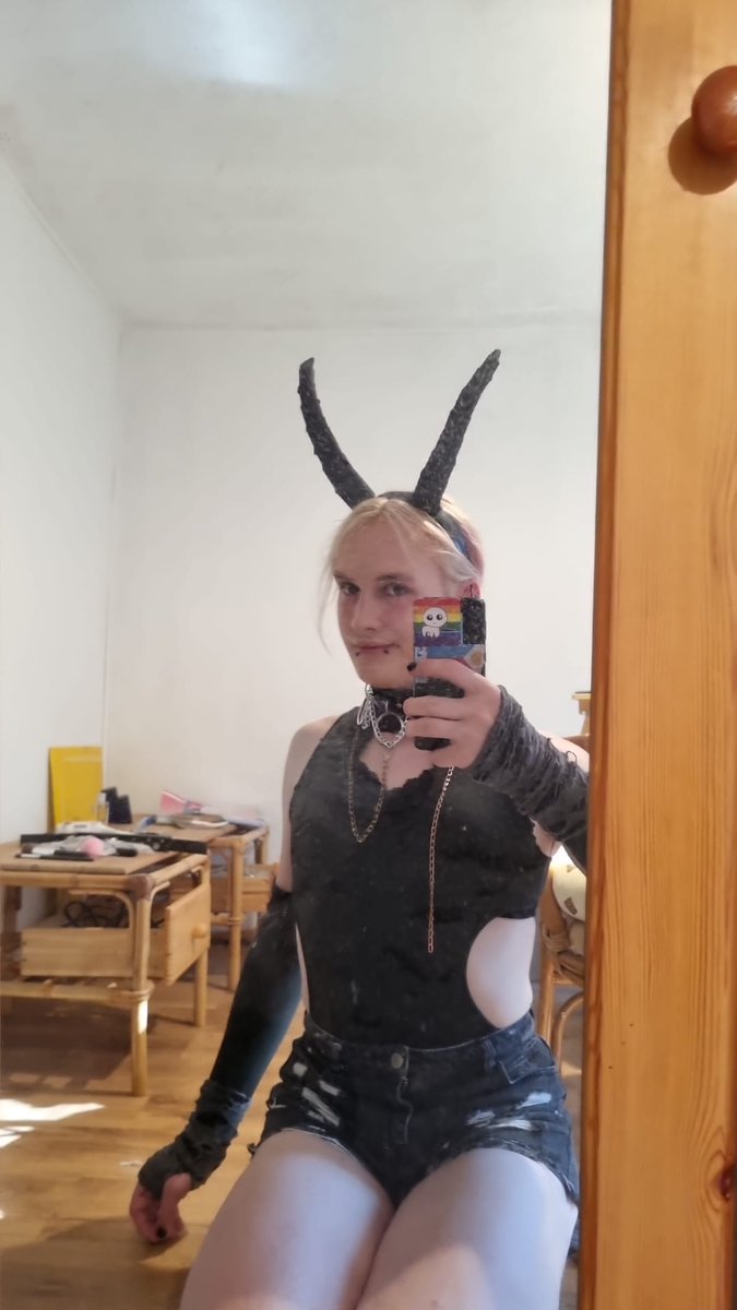 SuplimaArt's tweet photo. I made those horns myself https://t.co/PQChylZIlS