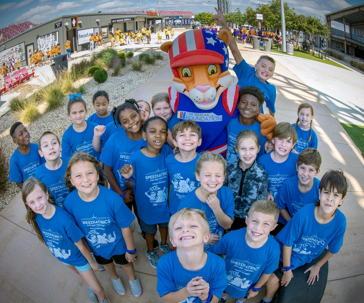 NASCAR_FDN's tweet photo. We hope everyone has a great weekend! β£οΈ#Speediatrics https://t.co/KKy41Ca1YV