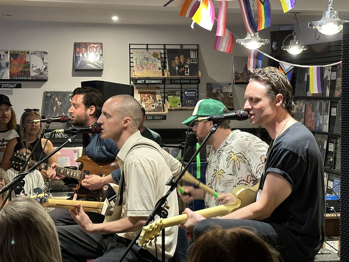 russ_drage's tweet photo. Amazing instore from @86TVsband @residentmusic signed gold vinyl and a great evening, thanks @felixwhite for the encore! https://t.co/kO62kbwqxS