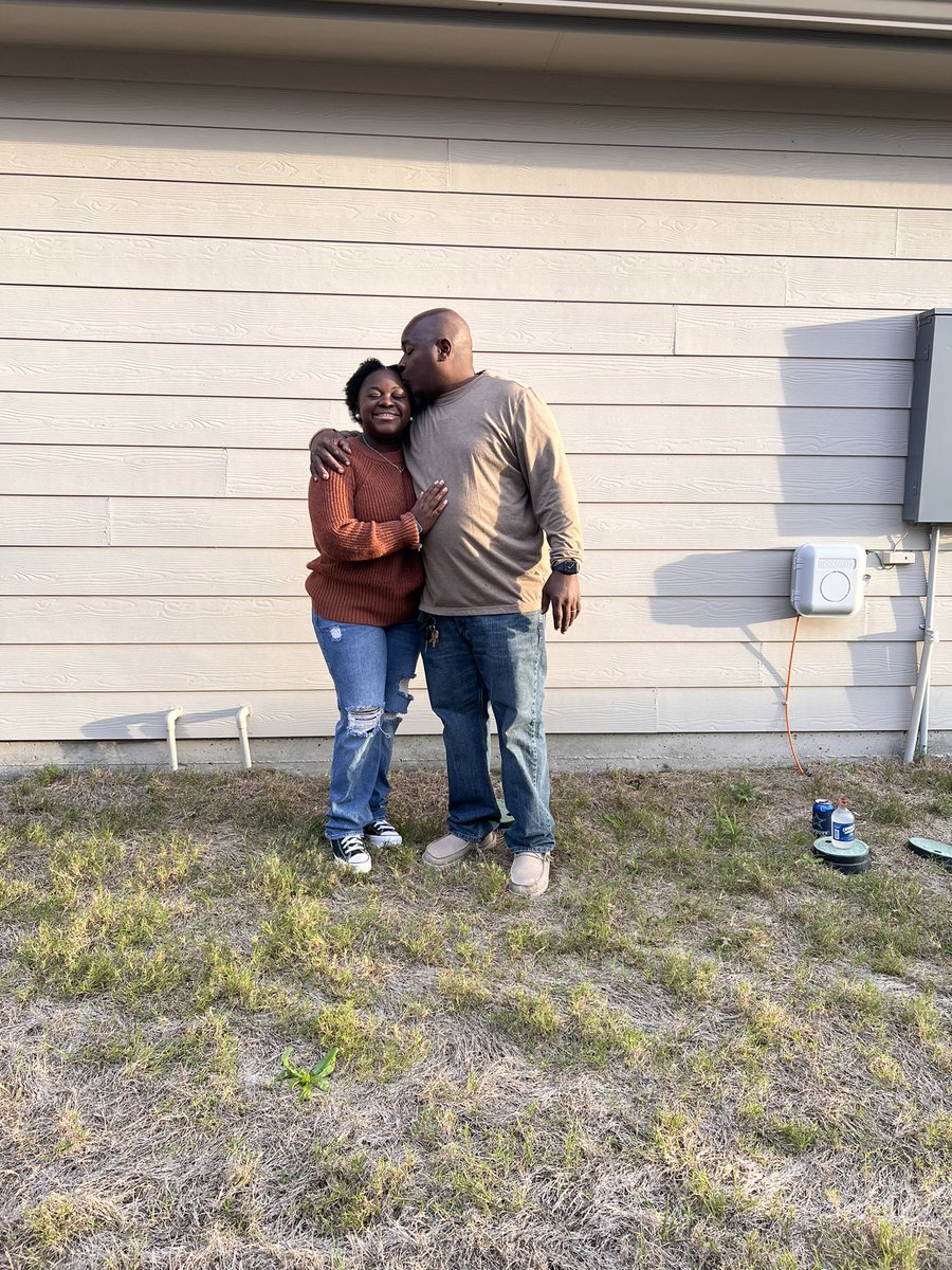 oliyahpyburn's tweet photo. Hi everyone! As some of y’all may know that I’m a daddies girl, this has been an overwhelming journey for me and my family. My dad recently had a heart attack and has now been diagnosed with stomach cancer. https://t.co/MgZMtvsBhv