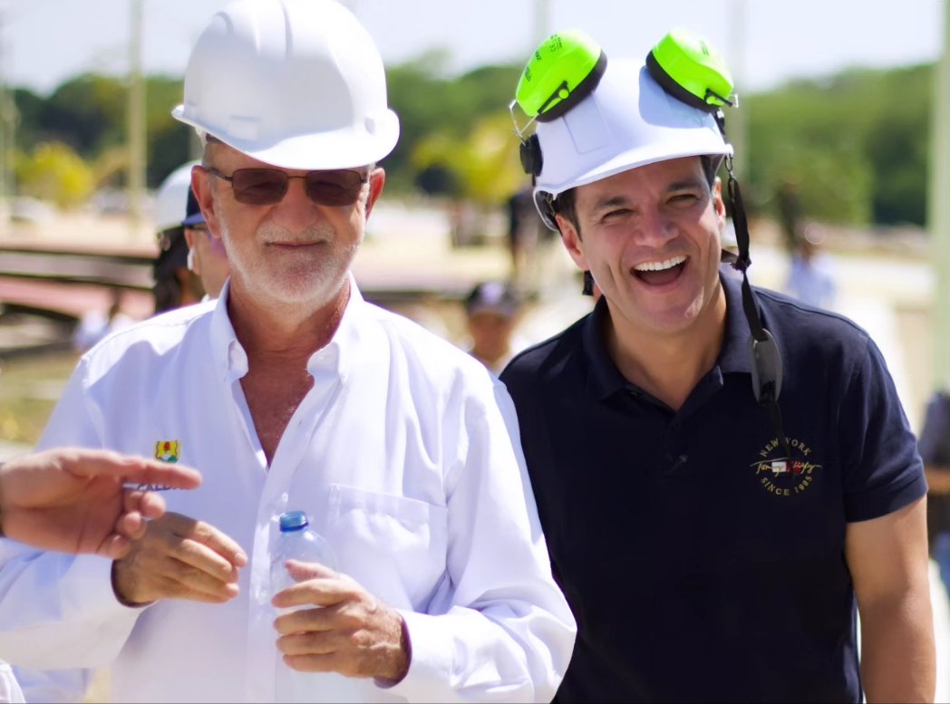 Hoy en #ladoradacaldas en recorrido por el malecón, una obra de gran importancia para este municipio y con un gran impacto social, integrando el río Magdalena con nuestro puerto caldense. 
En compañía de @canal1col y @juandiego.alvira