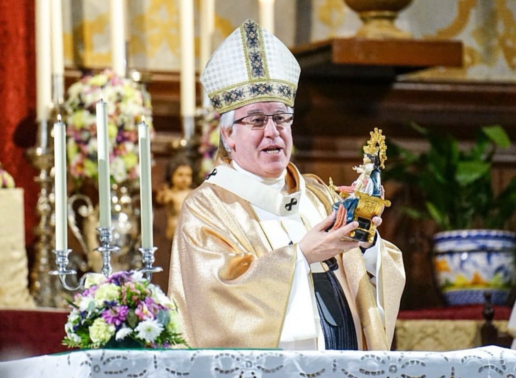 Hoy felicitamos al Excmo. y Rvdmo. Sr. D. José Ángel Saiz Meneses Arzobispo de Sevilla <a href="/ArzobispoSaiz/">José Ángel Saiz Meneses</a> por su 68 cumpleaños. 

Que el Señor le bendiga en su labor pastoral y María Auxiliadora <a href="/AuxiTriana/">Auxiliadora de Triana</a> le siga iluminando como pastor de la Iglesia de Sevilla <a href="/Archisevilla1/">Archidiócesis de Sevilla</a>