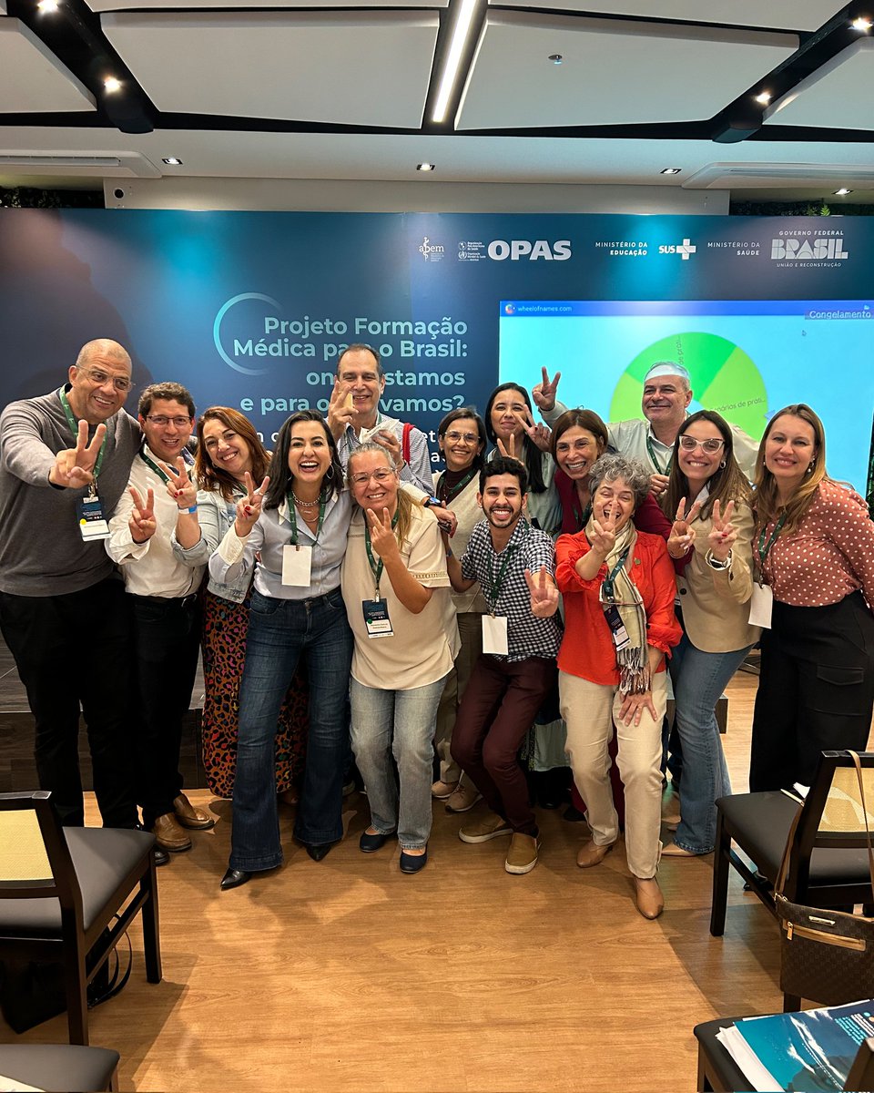 minasmudacfm's tweet photo. ✌️ Professora Karine Zanini, candidata a conselheira suplente do CFM por Minas Gerais, com apoiadores da Chapa 2 - #MinasMudaCFM, em Belo Horizonte. https://t.co/bqbFmbTuqK