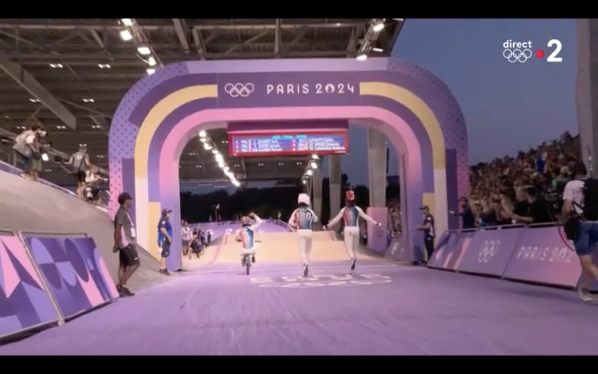 Valentiiiiiin ☀️🇦🇺🎒 tweet media