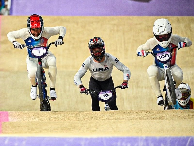 ActuFoot_'s tweet photo. 🚨 TRIPLÉ HISTORIQUE DE LA FRANCE EN BMX !!! 🤯🇫🇷

Les Français décrochent l’or, l’argent et le bronze après une course d’anthologie !!! #JeuxOlympiques 🥇🥈🥉 https://t.co/goMFxpuR9X
