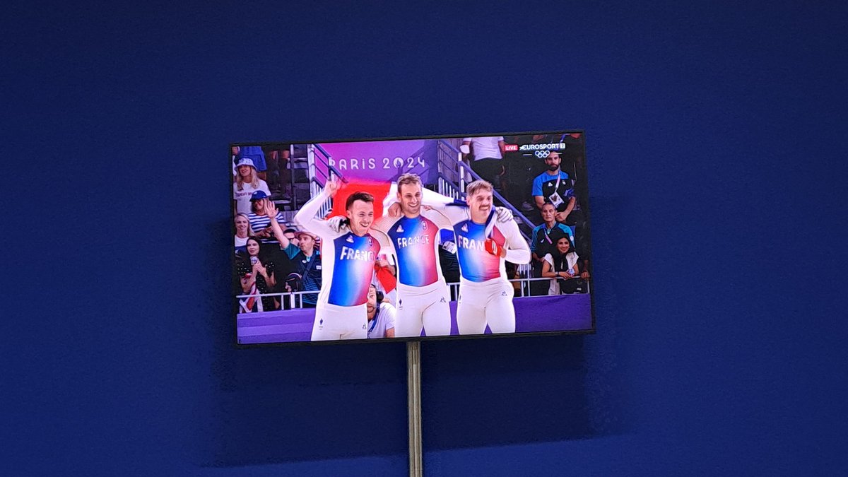 Et 1 et 2 et 3 zéro!!! Bravo, l'histoire est belle et historique aux JO d'été. Bravo !!! <a href="/FFCyclisme/">FFC</a> #Paris2024
