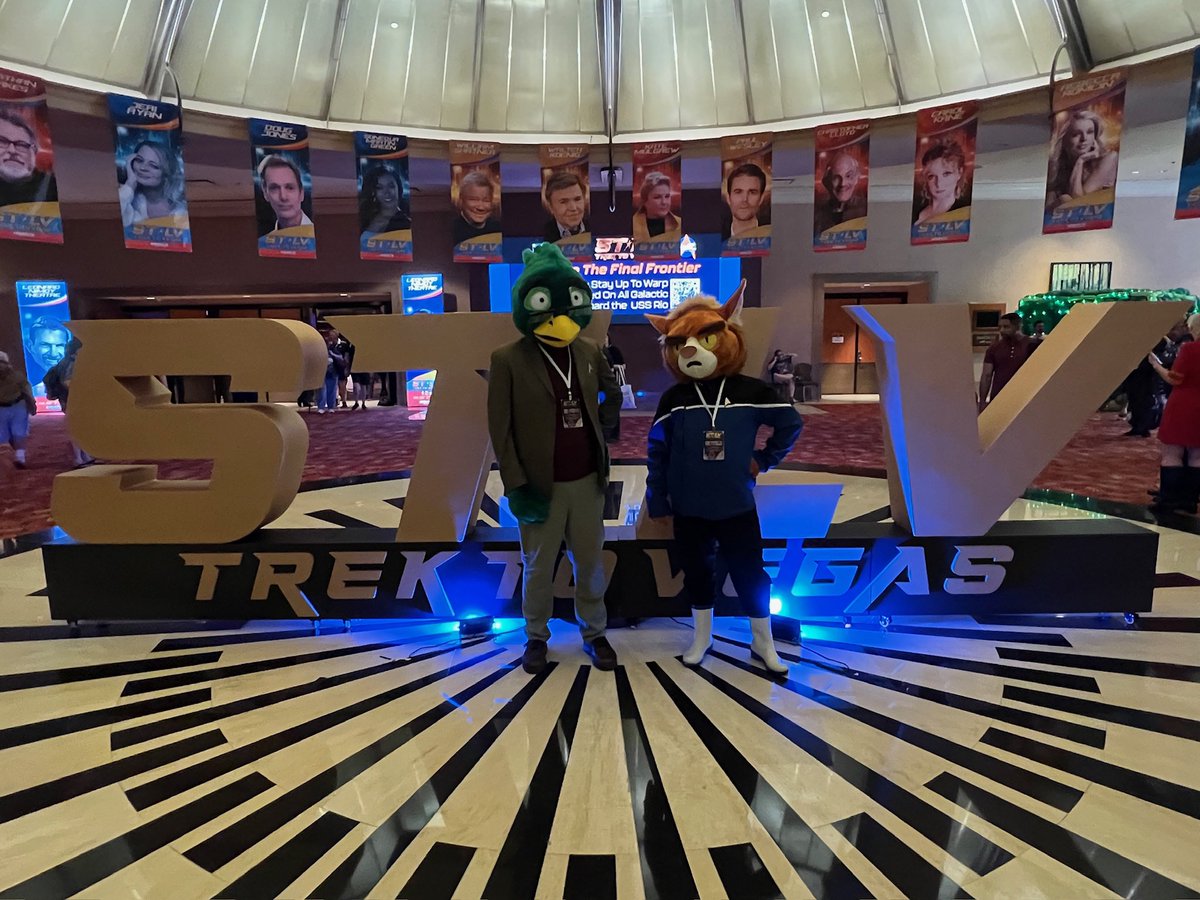 traceyssimmons's tweet photo. Here’s how to find me at Star Trek Las Vegas #STLV https://t.co/4iWP6Q9YlA